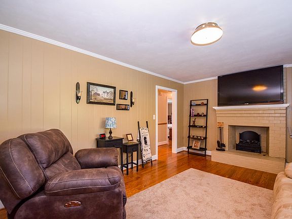 22 Beagle Trail Troutville VA-large-005-