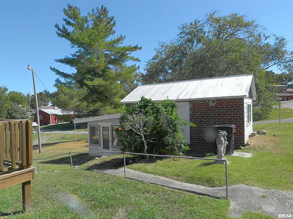 4th image of 316 Williams St