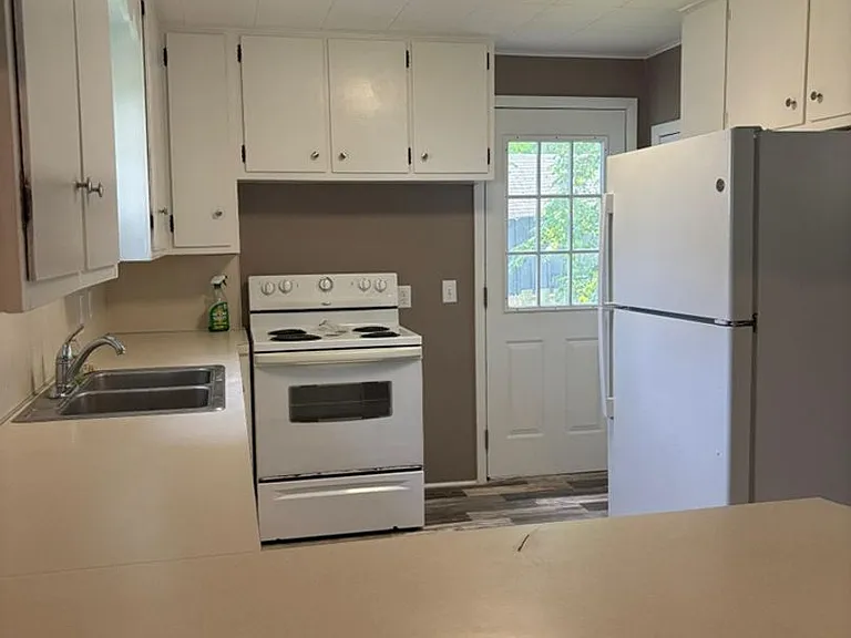 112 N Clinton St — Photo 4