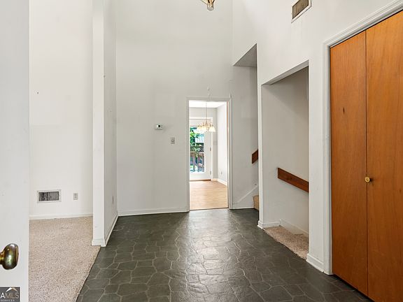 5th image of 906 Evergreen Dr