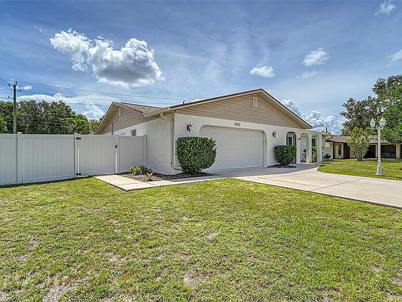 2nd image of 1327 Georgetowne Cir