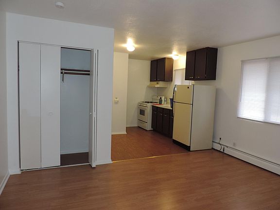 3rd image of 213 13th St SW APT 4