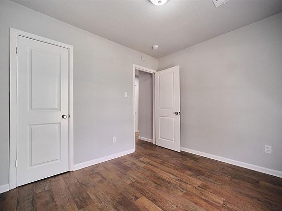 3rd image of 5537 Burton Ave