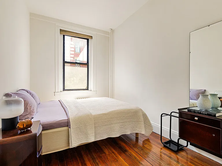 131 Thompson St #4F — Photo 3