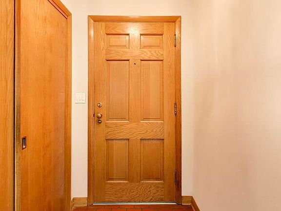 5th image of 221 Ingleside Ave