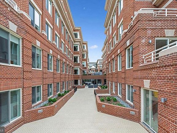 3rd image of 625 Slaters Ln #204