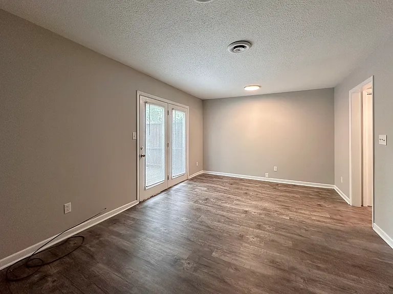 935 Naomi Dr — Photo 8