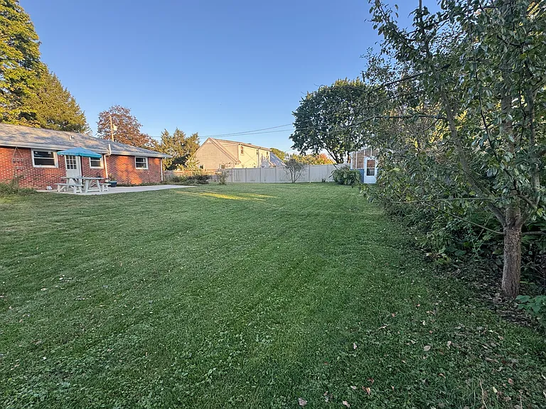 250 Madison St — Photo 10