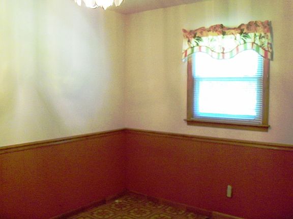 The dining room has chair rail molding.  