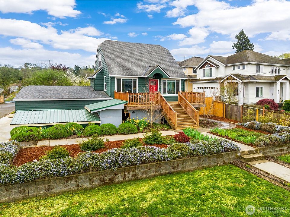 1st image of 2208 Smithers Avenue S
