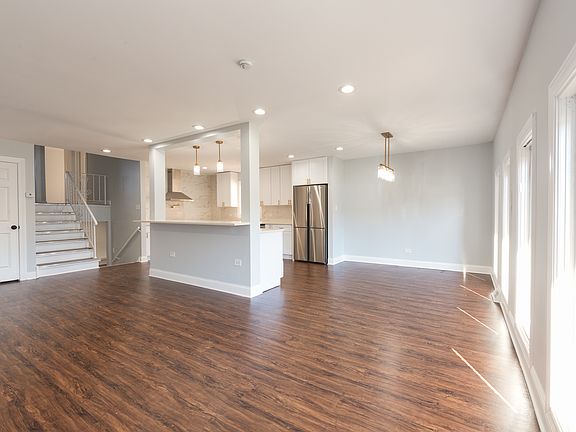 3rd image of 278 Crandon Ave