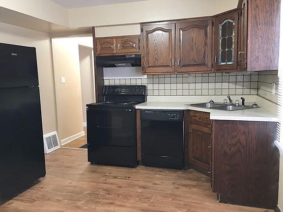 3rd image of 465 Marechal Ln