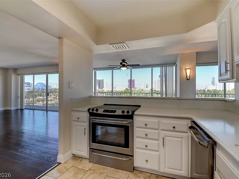 3111 Bel Air Dr #8E — Photo 22