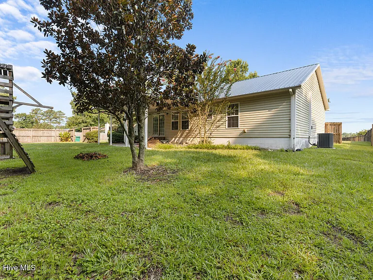 101 Barrington Ct — Photo 18