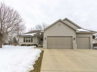 621 Eagle Ridge Rd, Cedar Falls, IA 50613