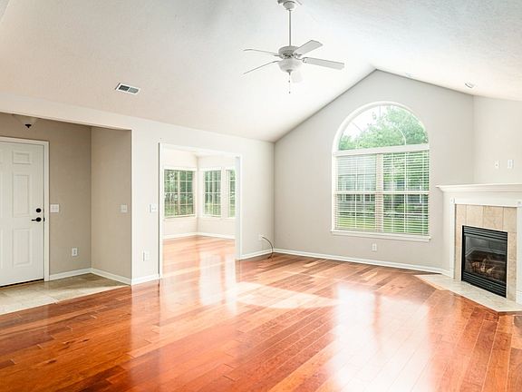 3rd image of 828 Dublin Dr #14