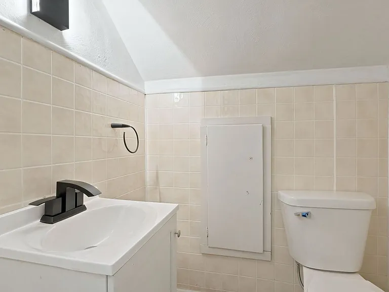 3034 Abbott St — Photo 21