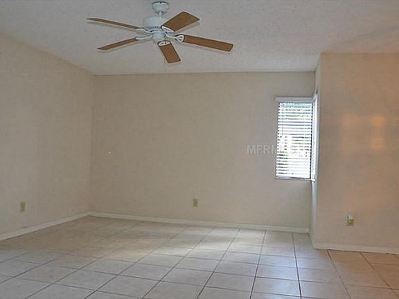5th image of 609 Gallery Dr APT 1