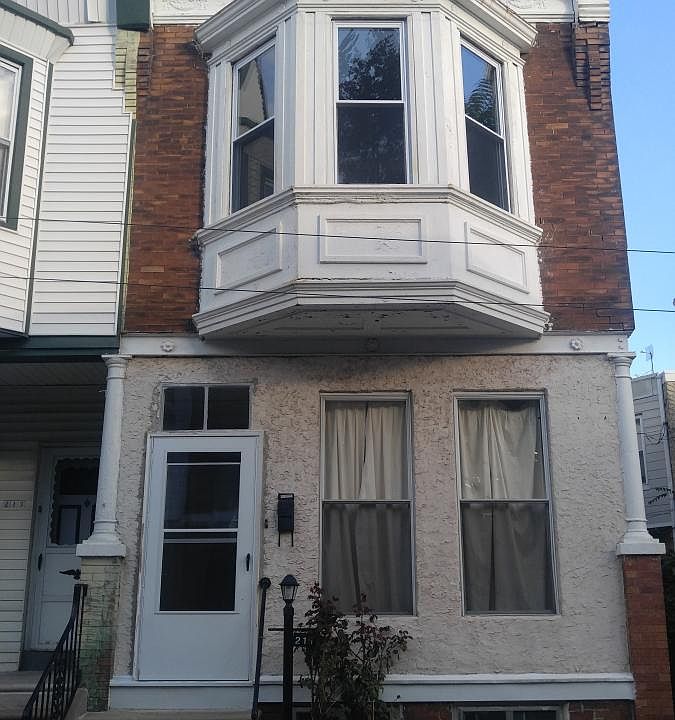 1st image of 211 N Peach St