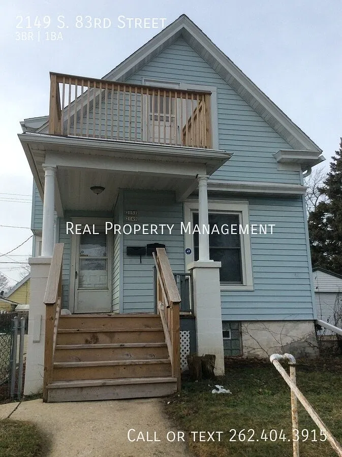 3 Bedroom Lower West Allis WI — Photo 1