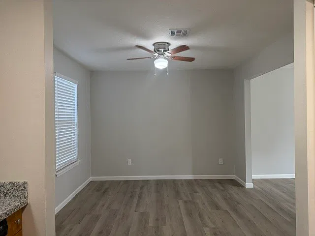 3 bed, 2.5 bath, 1411 sqft, $1,500 — Photo 4