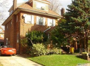 6925 Exeter St, Forest Hills, NY 11375