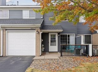 1830 Donegal Dr APT 9, Woodbury, MN 55125