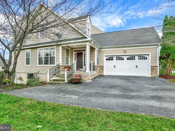 592 Lake Redman Ct, Seven Valleys, PA 17360