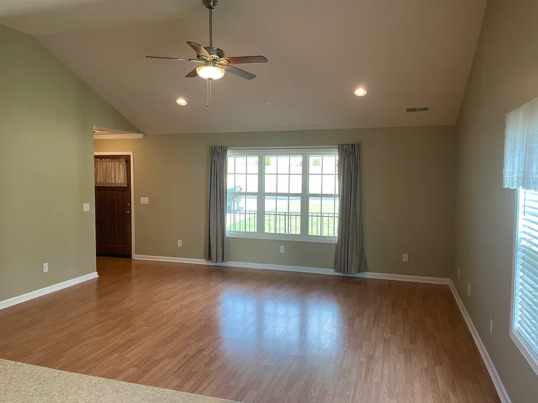 803 Hickory Ave SW — Photo 6
