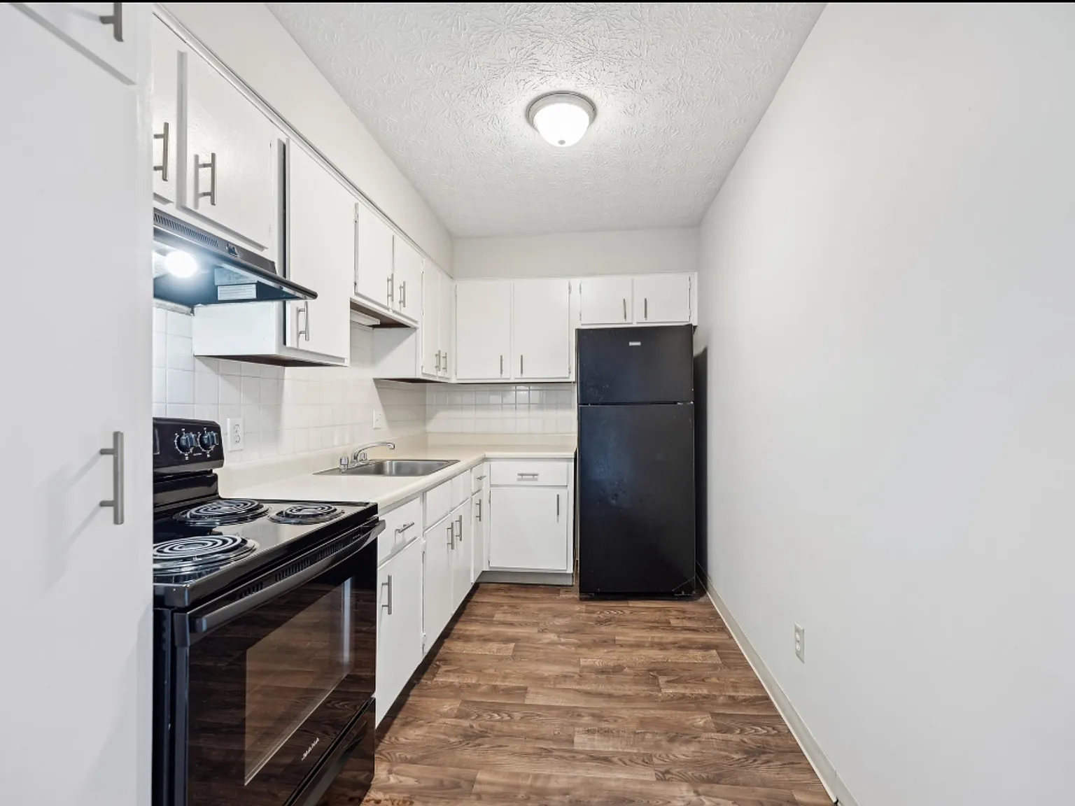 Tamarack Arms Apartments — Photo 3