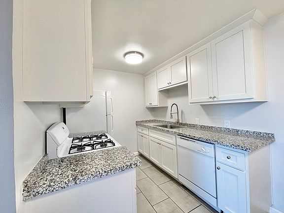 4th image of 2415 T St APT 1