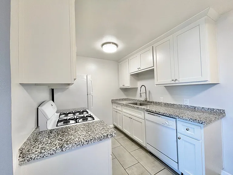 2415 T Street — Photo 4