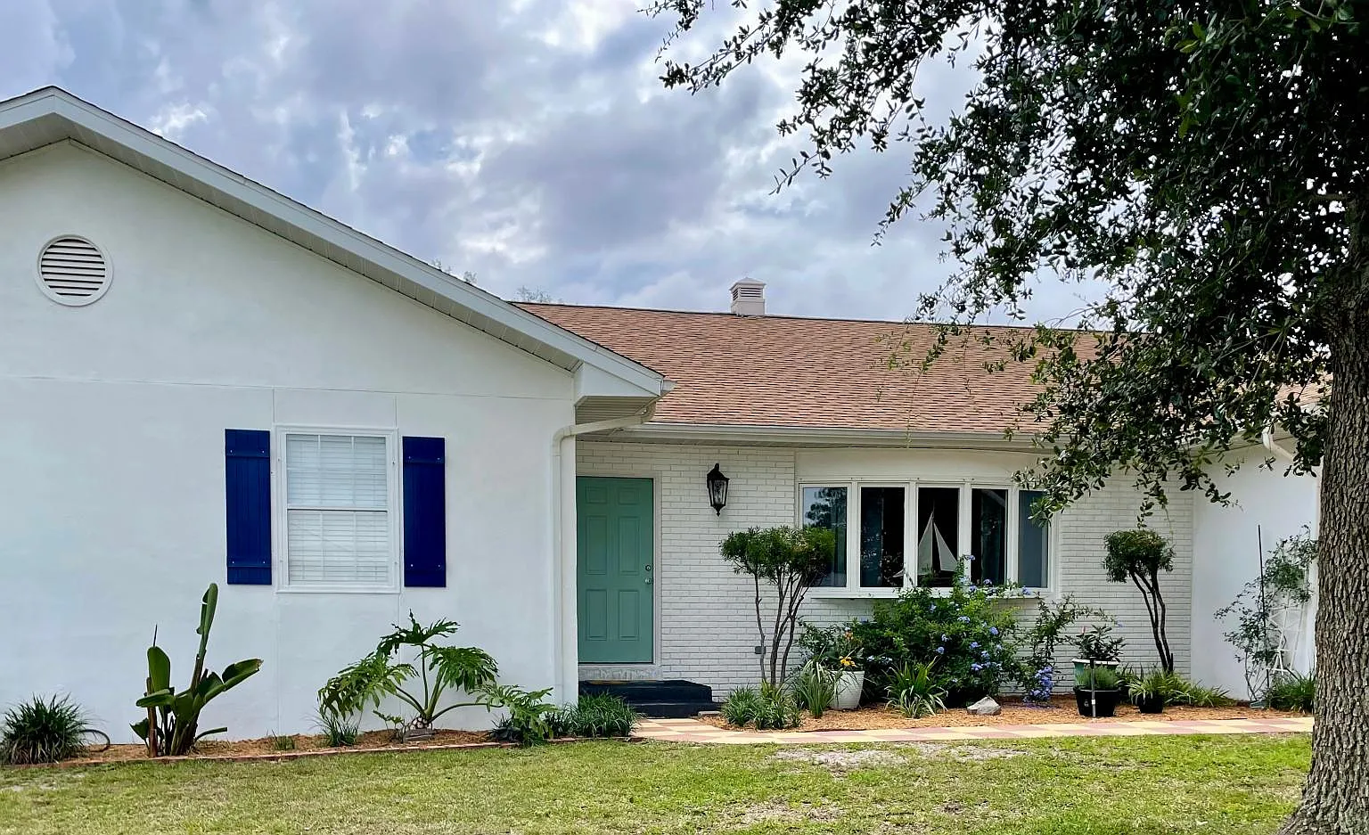 112 Moonlight Dr — Photo 1