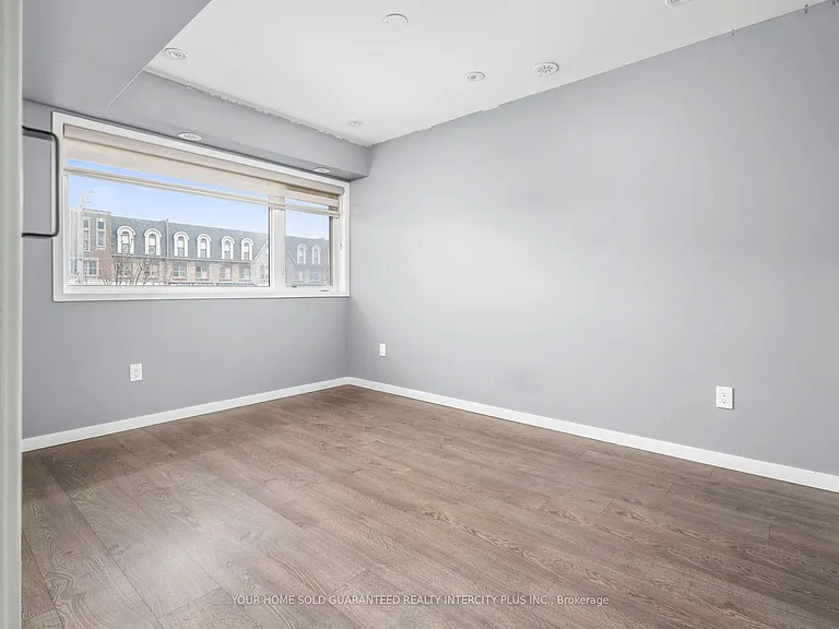 3910 Major Mackenzie Dr — Photo 7