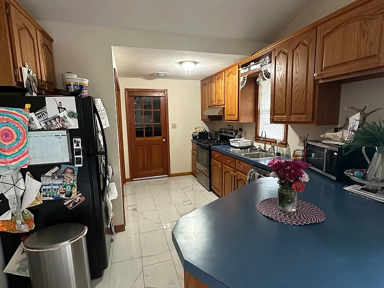 34 Cedar St — Photo 2