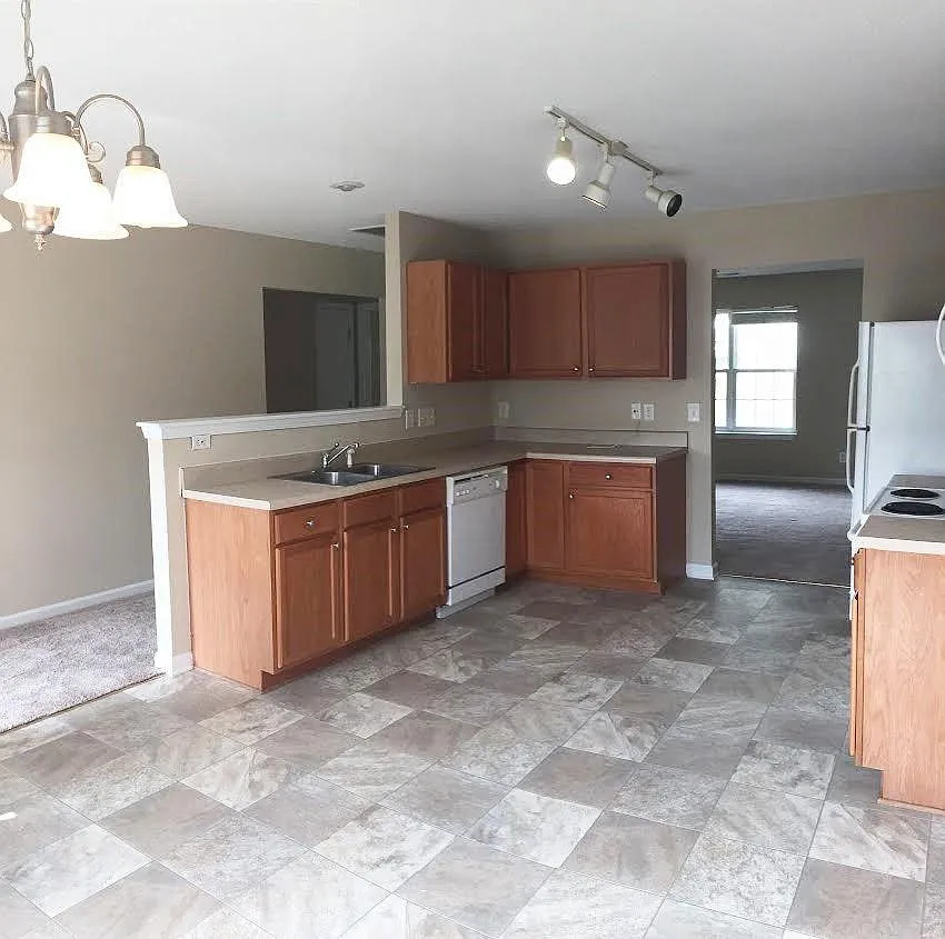 3 bed, 1192 sqft, $1,650 — Photo 2