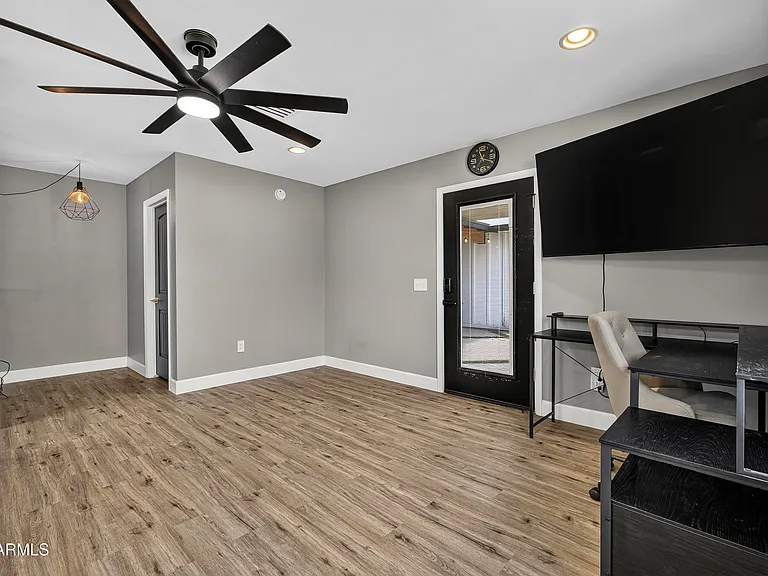 4329 E Hubbell St — Photo 29
