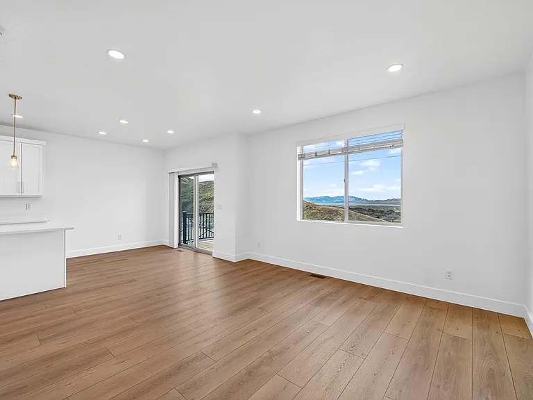 2203 W Swift Fox Dr — Photo 2