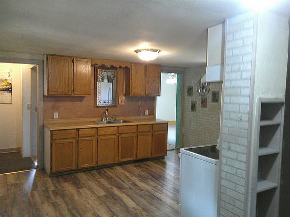 2nd image of 404 Raymond St