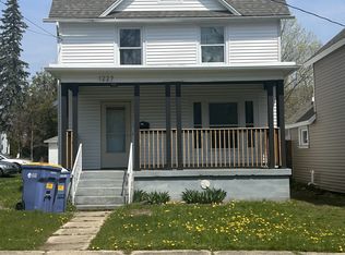 1227 3rd St NW, Grand Rapids, MI 49504