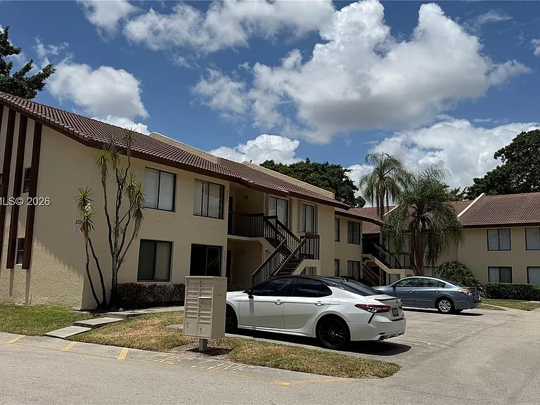 2550 Riverside Dr #223 — Photo 16