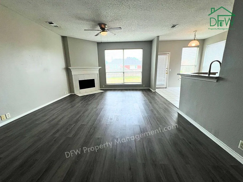 5 bed, 3.5 bath, 2495 sqft, $2,350 — Photo 3