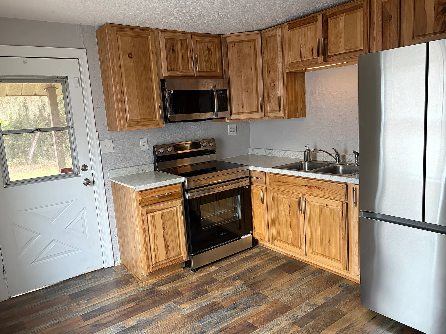 2 bed, 711 sqft, $1,500 — Photo 2