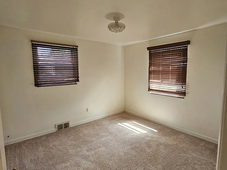 225 Logan Rd — Photo 10