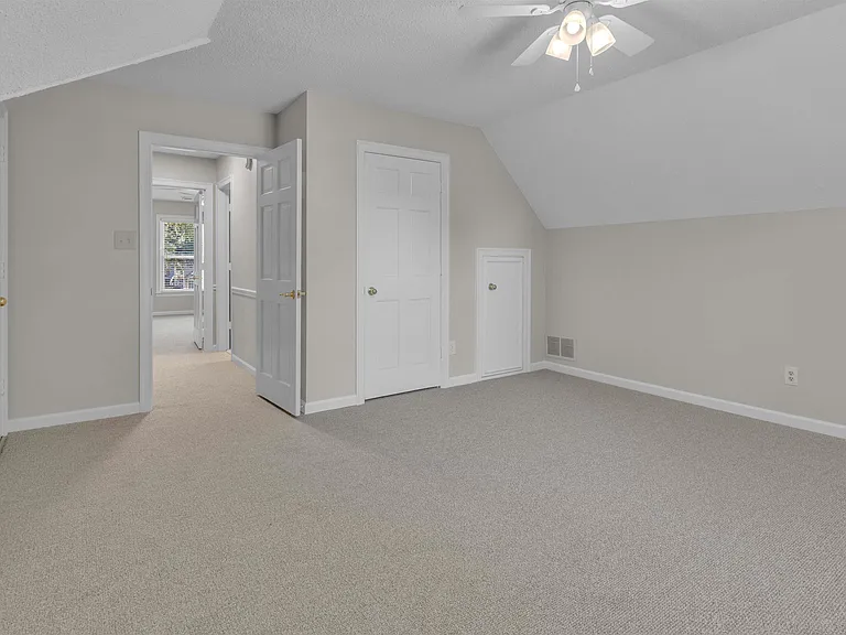 636 Fox Chase Cv N — Photo 29