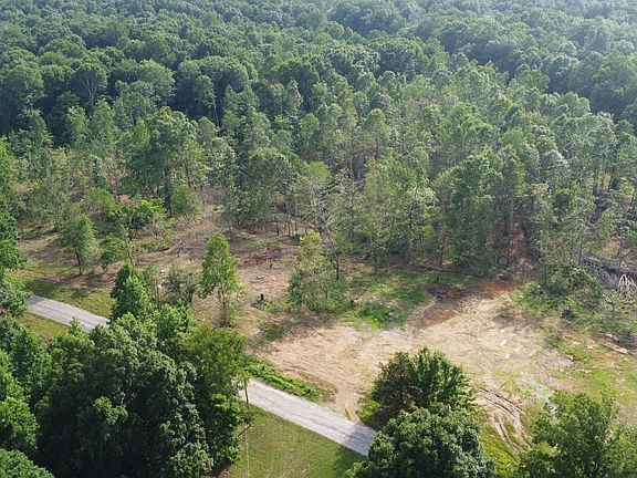 4th image of 150 Dogwood Ln