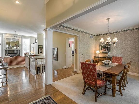 3rd image of 9823 Vista Dr