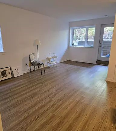 4th image of 220 Lebreton St N #2
