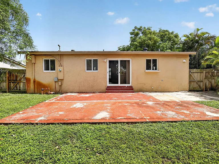 6281 NW 14th Ct — Photo 25