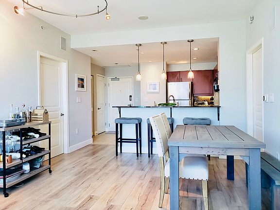 4th image of 300 W Beech St Unit 1910